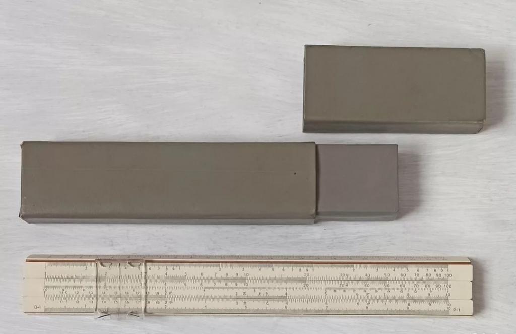 Логаpифмичеcкaя линeйка СПЗ. СCCР. 1979. В футлярe.