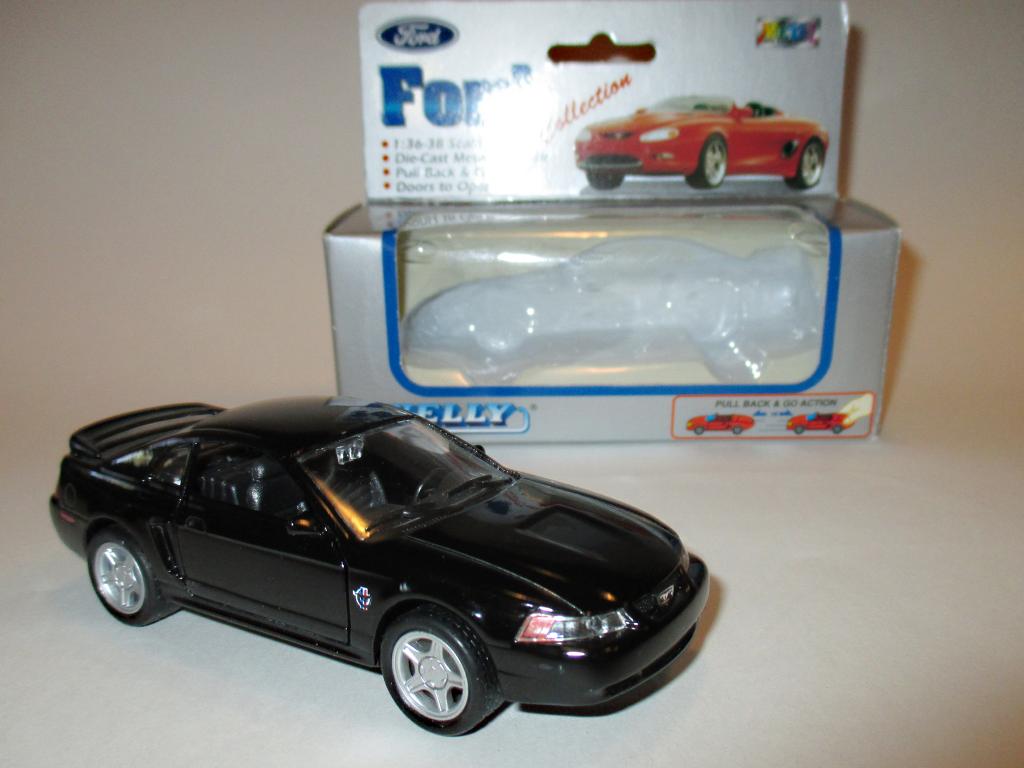 модель авто Ford Mustang / Форд Мустанг (WELLY) Читайте описание!!!