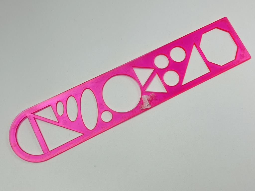 Фигурная линейка. Розовая: Линейка, трафарет-транспортир (3 в 1) 