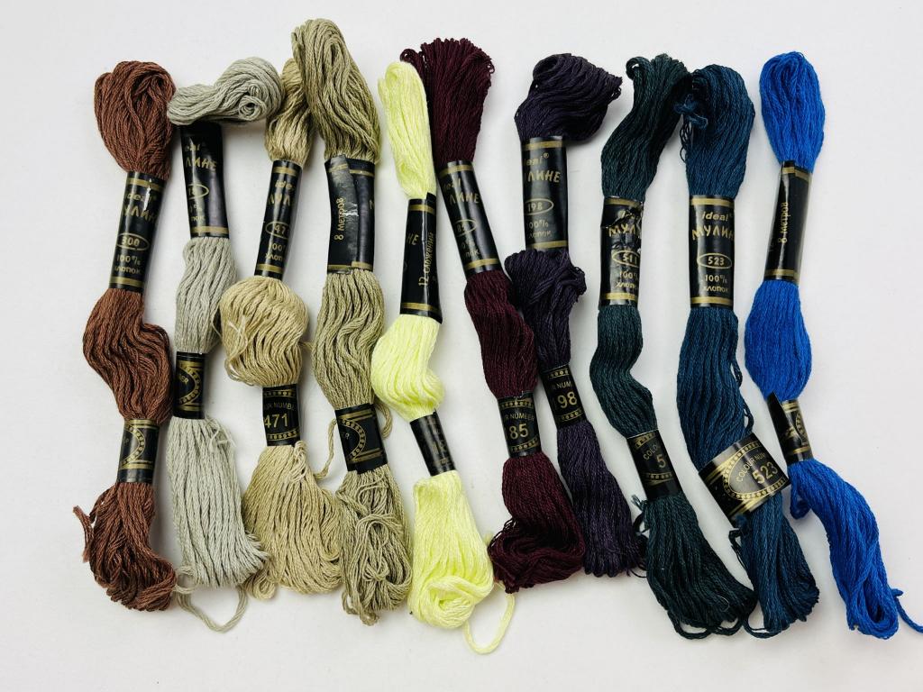 Набор из 10 ниток мулине - Ideal - 12 сл., 8 метров. Разноцветные 