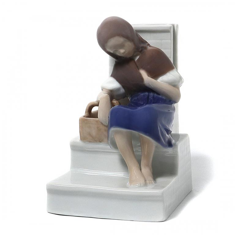 Фарфоровая фигура Девочка со спичками. Bing & Grondahl