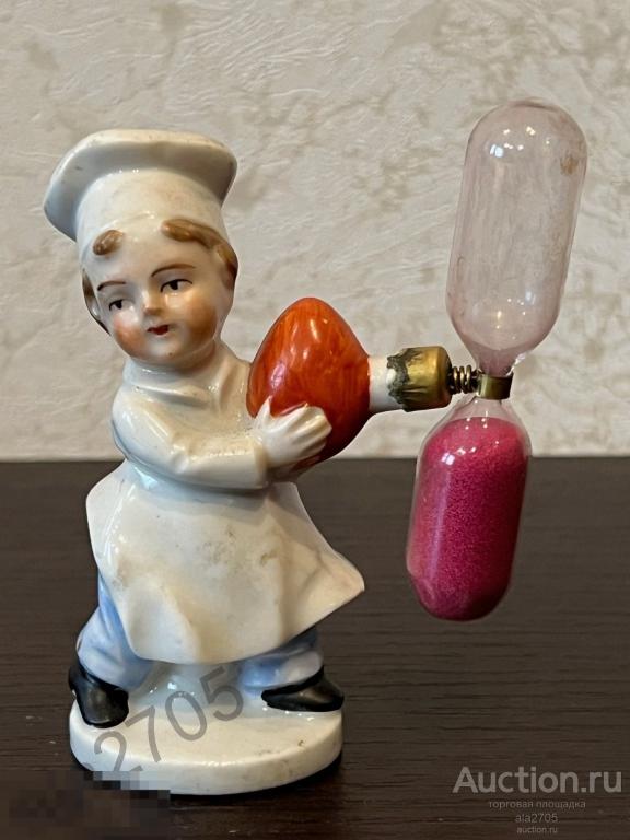 Фарфоровая статуэтка Повар  с песочными часами,  Германия. Фарфор. 1960-е гг.