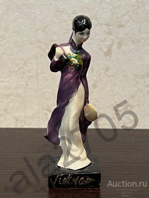 Статуэтка Девушка Вьетнамка в национальном костюме.