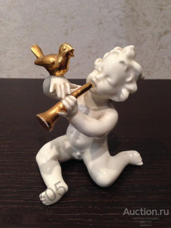 Фарфоровая статуэтка путти с дудкой, Германия, номер