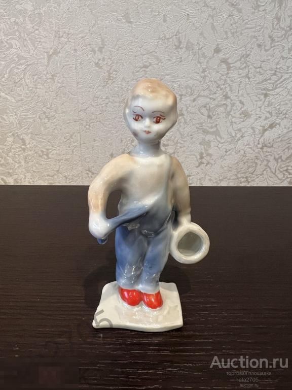 Мальчик с кувшином , фарфоровая статуэтка,60 гг. Румыния