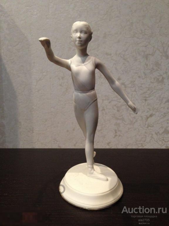 Балерина "Epaule" by Brenda Naylor 1981,бисквит, фарфоровая статуэтка