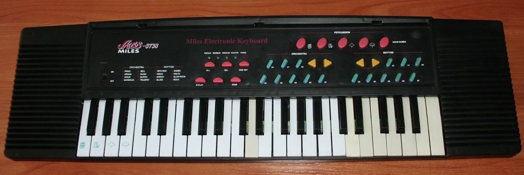Музыкальный синтезатор Miles Electronic Keyboard MLS-3738