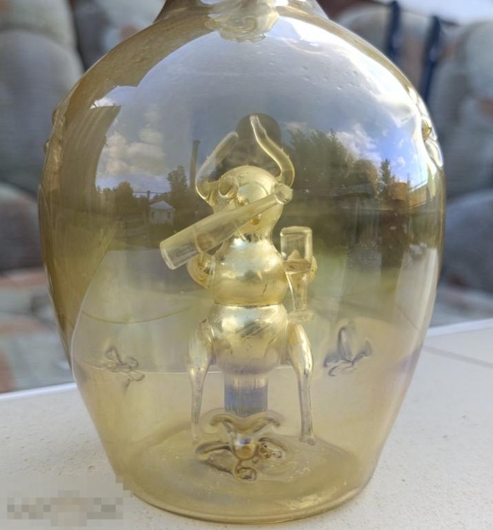 Графин допиться до чёртиков. С чёртиком. Гутная техника. Редкий графин