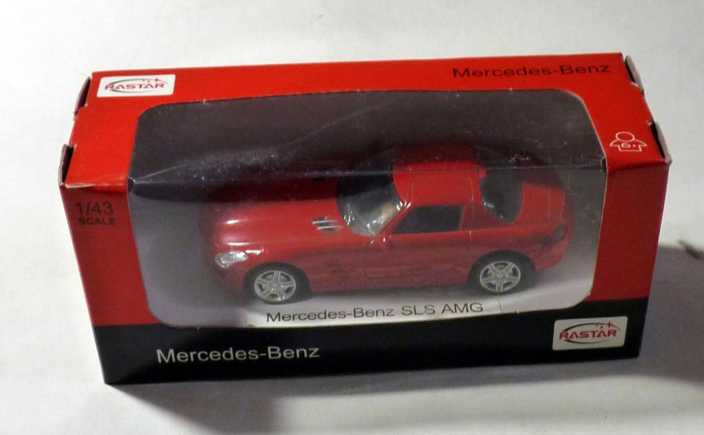 Масштабная модель Mercedes-Benz SLS AMG RASTAR 1:43 в коробке