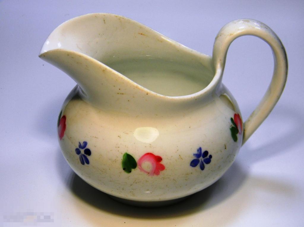 Молочник фарфор  т-ва М.С. Кузнецова