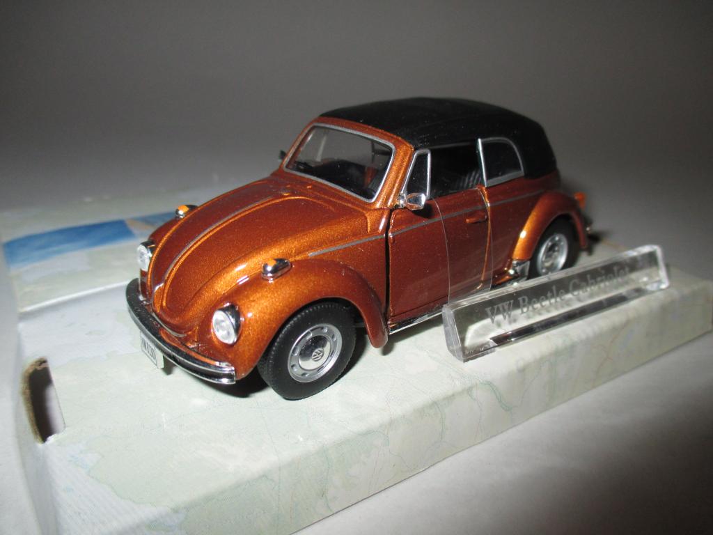 модель авто Volkswagen Beetle Cabrio / Фольцваген Беетли кабрио ( Cararama ) Читайте описание!!!