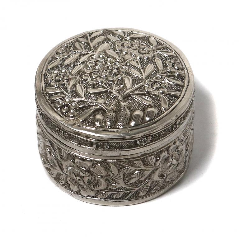 Серебряная банка (шкатулка, таблетница). Бирма, 20 век.