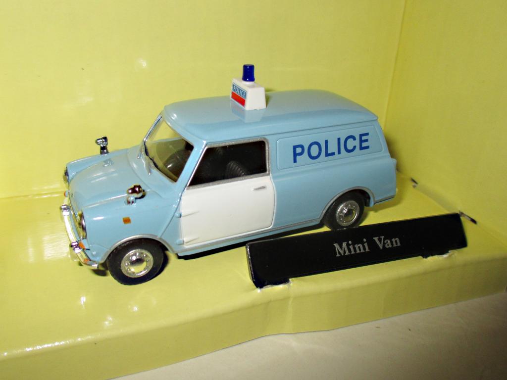 модель авто Mini Van / Мини Ван полиция ( Cararama ) Читайте описание!!!