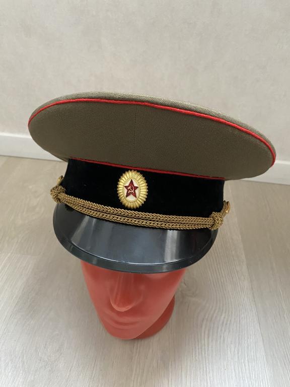 Фуражка повседневная для офицеров в Советской Армии в СССР.  Размер 56   1987 год.
