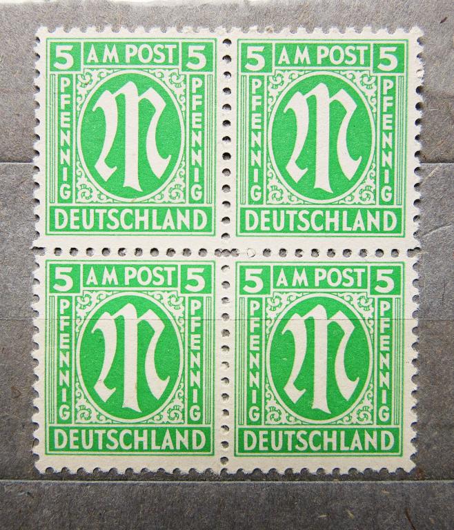 Германия 1945 г. Британо-американская зона оккупации. Квартблок.**MNH OG