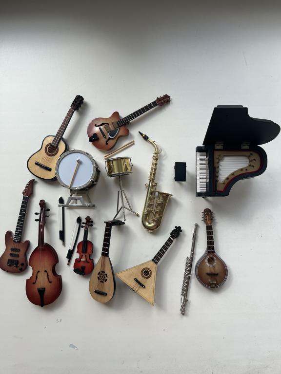 Миниатюрные музыкальные инструменты. 13 штук.