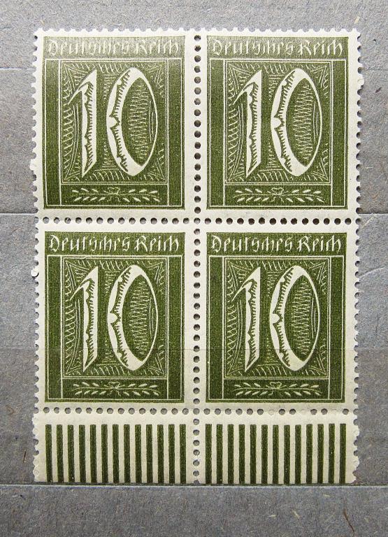 Германия Рейх 1923 г. Веймарская Республика Стандарт Квартблок с полем.**MNH OG