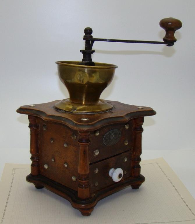 Zassenhaus кофемолка старинная (A632)