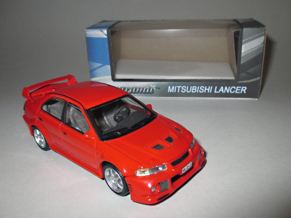 модель авто Mitsubishi Lancer / Мицубиси Лансер ( Cararama ) Читайте описание!!!