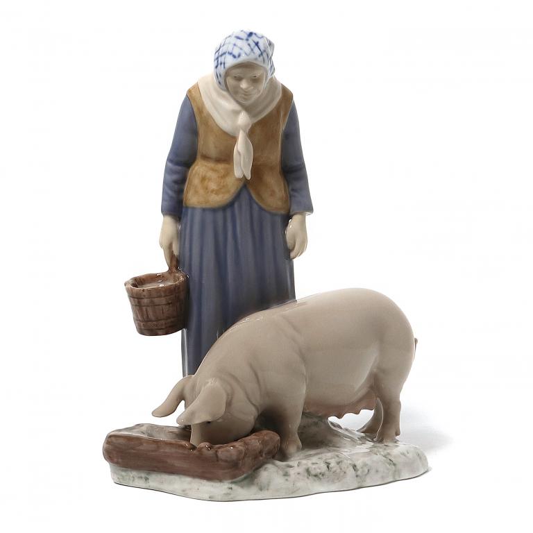 Фарфоровая фигура Женщина со свиньёй. Bing & Grondahl.