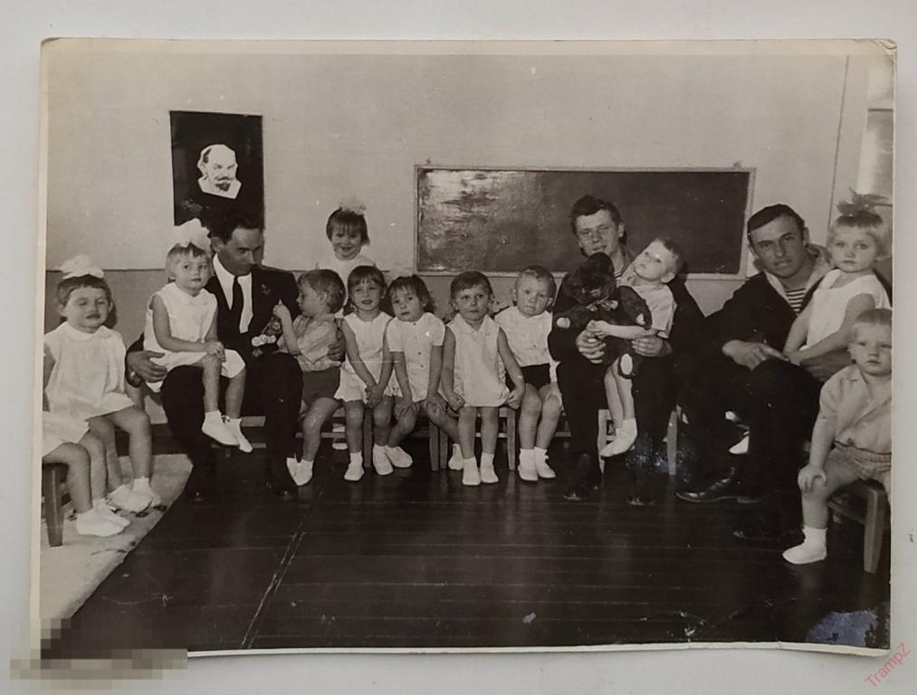 Фотография детский сад утренник, дети моряки военнослужащие игрушка мишка, Ленин #137