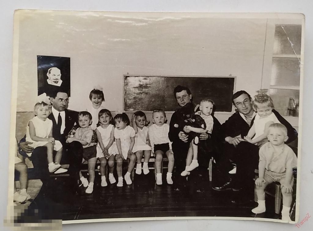 Фотография детский сад утренник, дети моряки военнослужащие игрушка мишка, Ленин #137