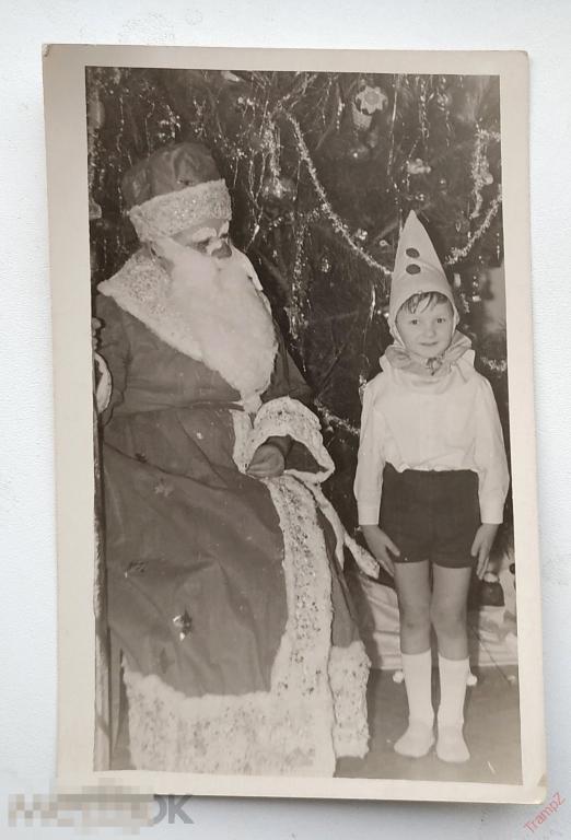 Фотография Новый год Дед Мороз елка мальчик в колпаке #137