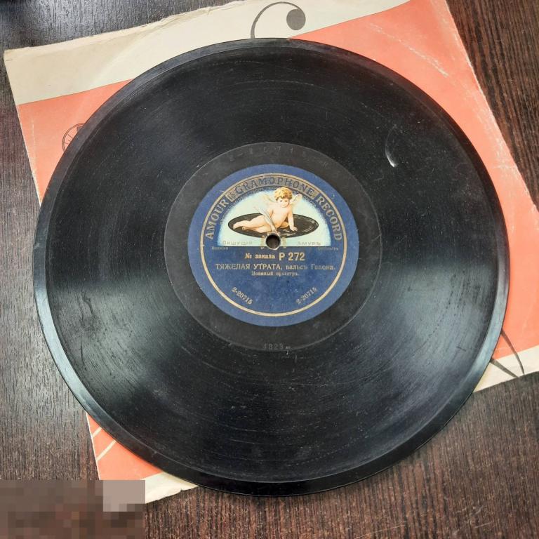 Грампластинка AMOUR GRAMOPHONE REKORD - оборванная струна - тяжелая утрата