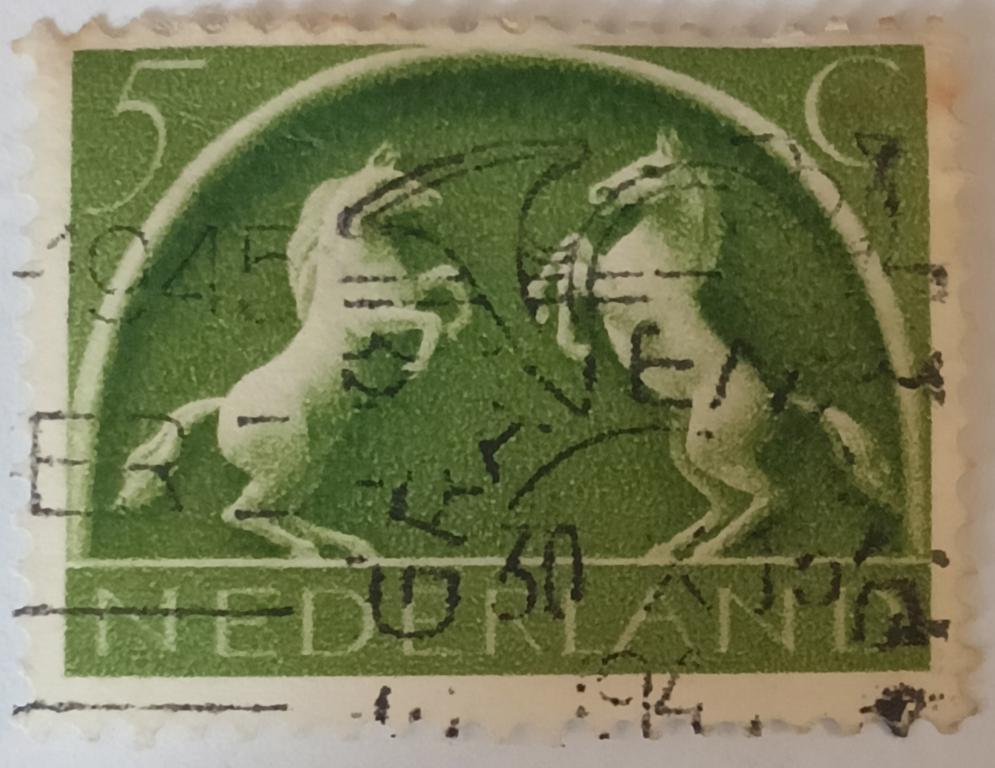 Марка_Нидерланды, 5 центов,1943г, Лошади - Германский символ, Стандарт, Михель - 411, Гашёная;