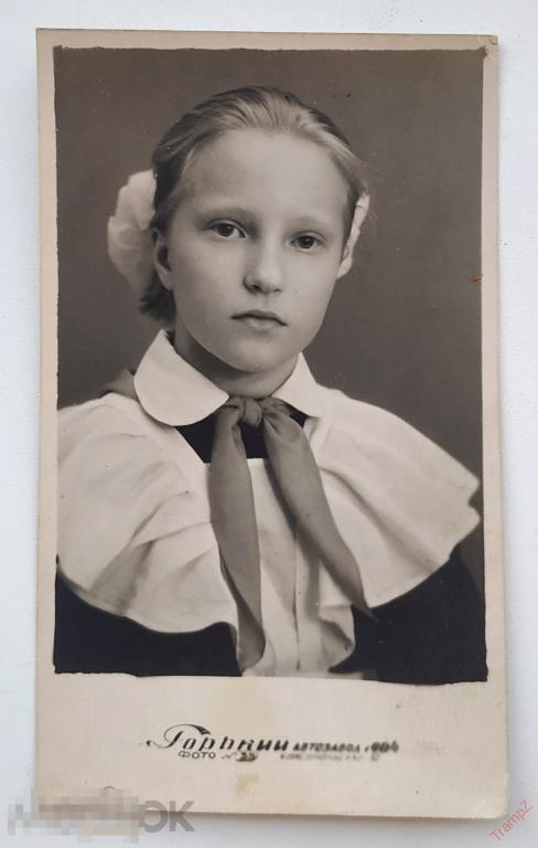 Фотография девочка пионерка школьница ученица школьное платье форма школа #145*