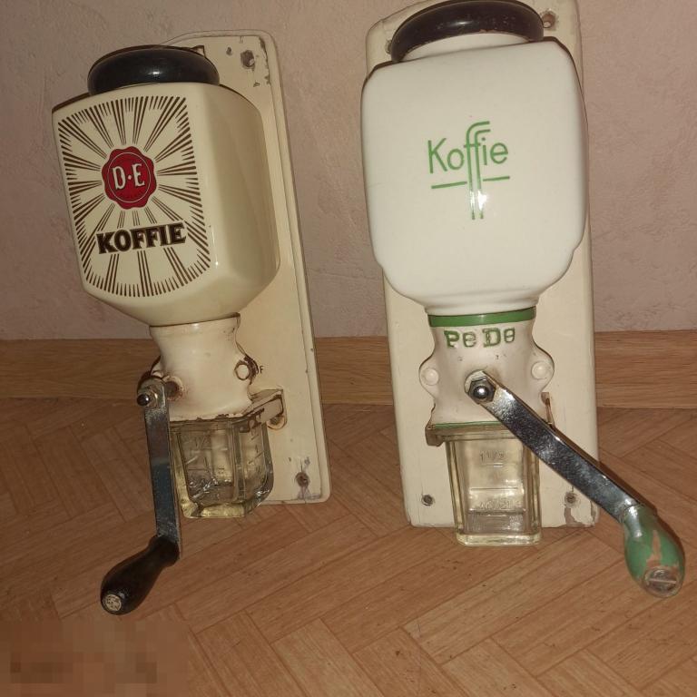 парные антикварные настенные кофемолки  КОФЕ