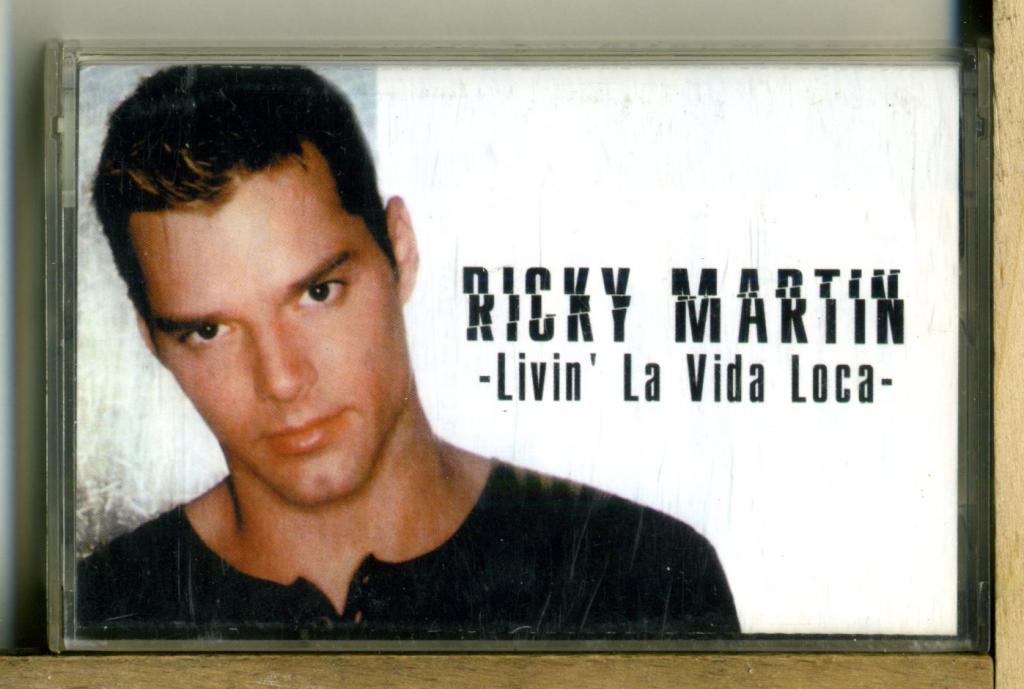 RICKY MARTIN. Livin' La Vida Loca