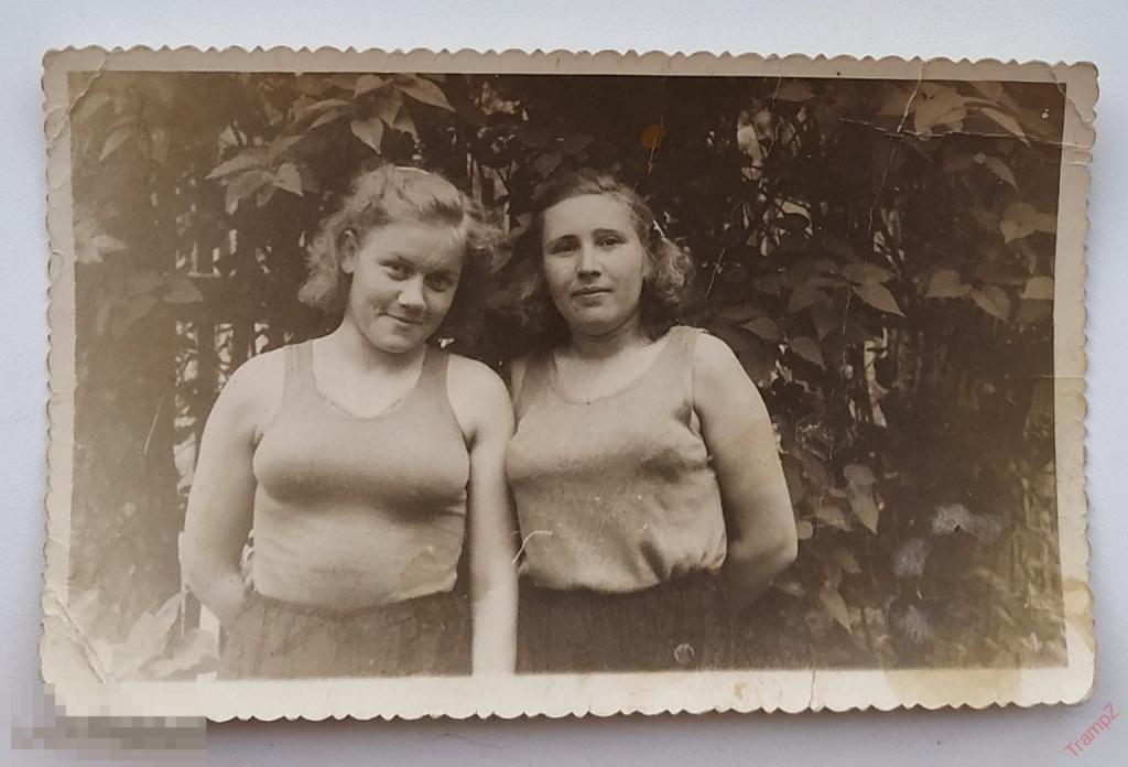 Фотография девушки в майках #140*