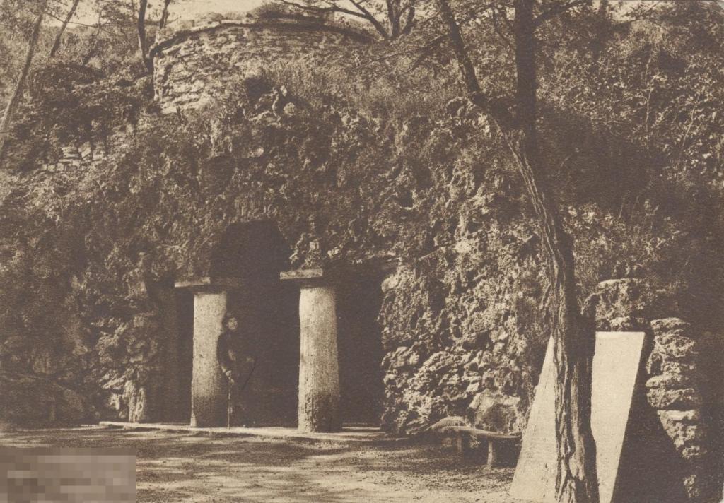 Почтовая карточка  Главлит  - Пятигорск. Грот Дианы 1920 - е Тираж 5000