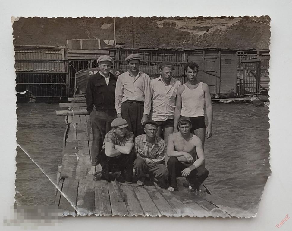 Фотография Керчь, водная станция железнодорожного цеха, мужчины голый торс #142