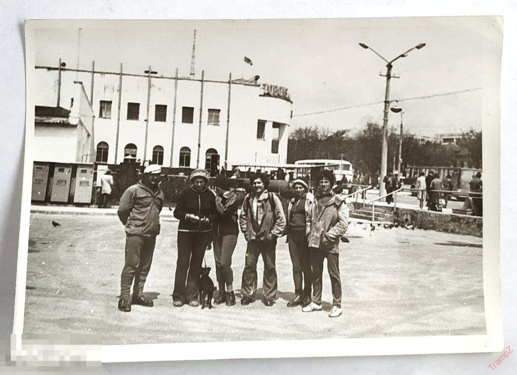 Фотография Крым Симферополь автовокзал, туризм туристы, собака, автобус автоматы газ-вода #143