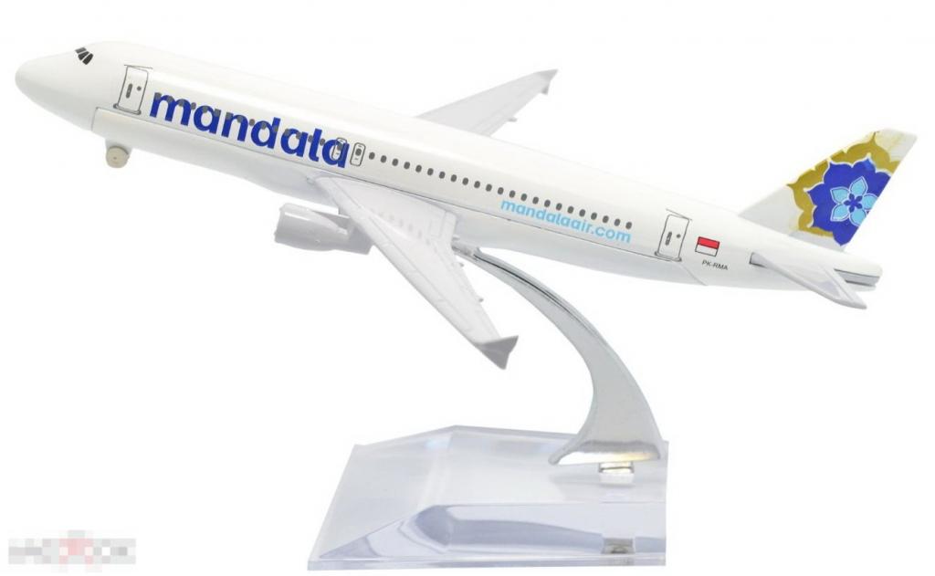 Модель самолёта A-320 Mandala Airlines 1: 400
