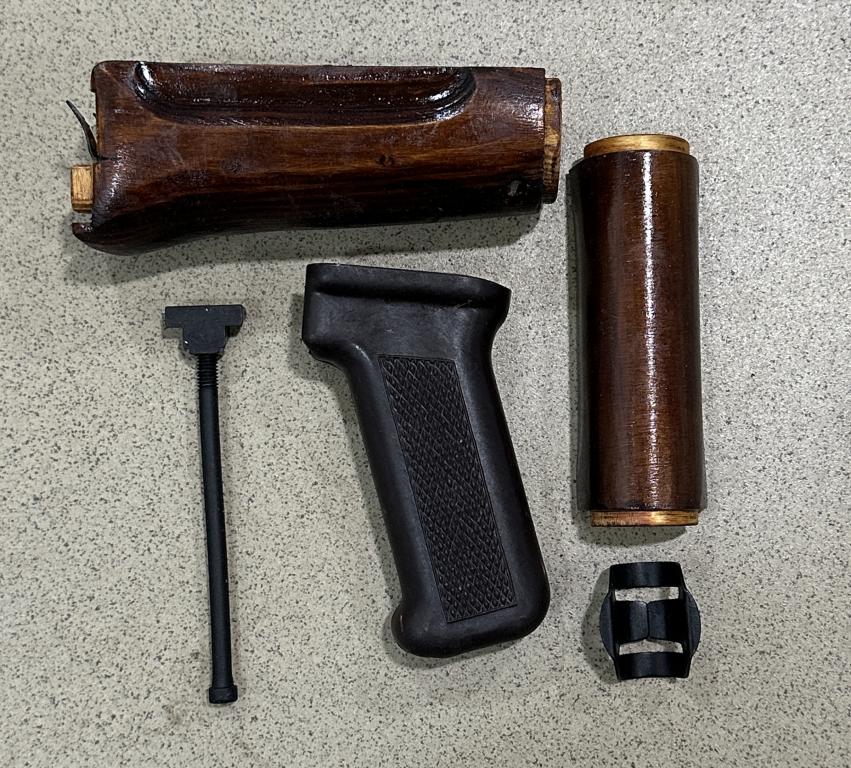 Цевье с накладкой и рукоятью АКС-74У (АКСУ). Из состава ЗИП, новый комплект.