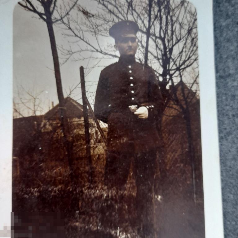 военный в форме  оригинал фотография
