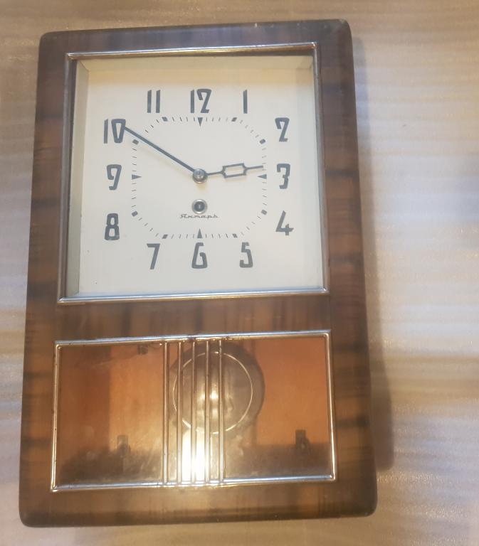 Часы Янтарь СССР на ходу с ключом