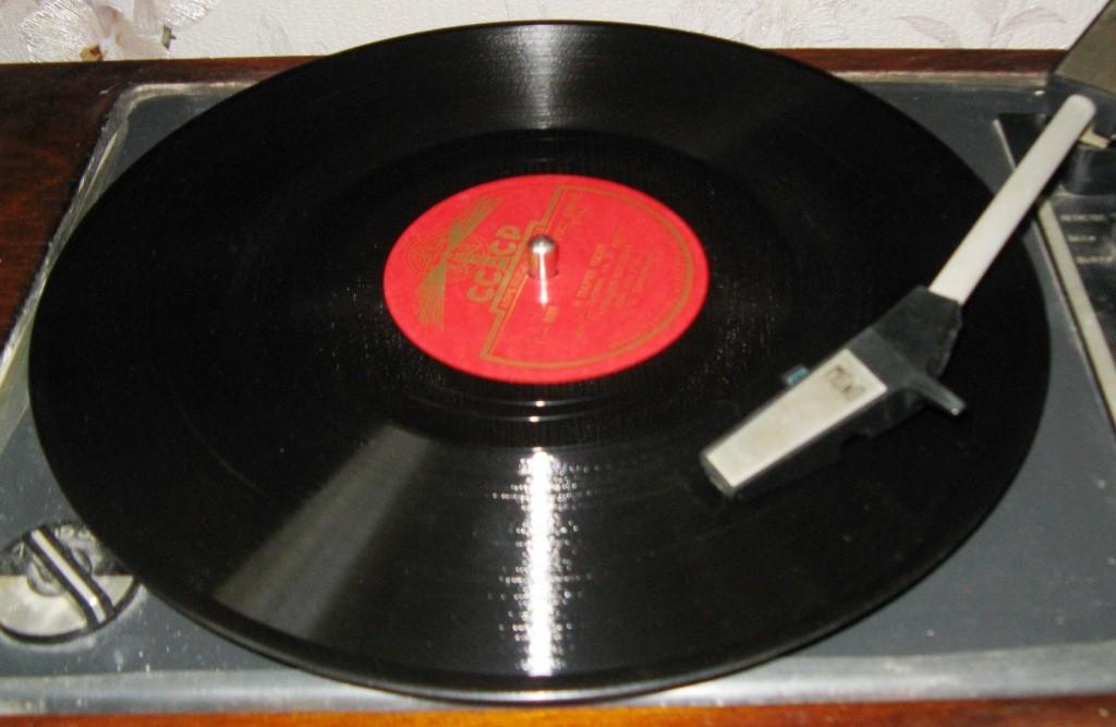 Аркадий Погодин ‎– Что ж ты опустила глаза / В парке Чаир // патефон 78 об