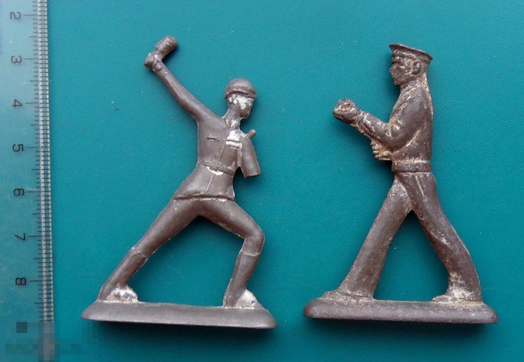 МОРЯК МАТРОС АВТОМАТЧИК  С ГРАНАТОЙ дефект  -- МРР* -- СССР старый оловянный солдатик