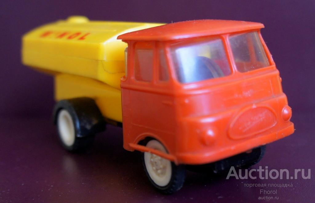 Робур-3000. Автомобиль инерционный. ГДР. Игрушка. Модель.