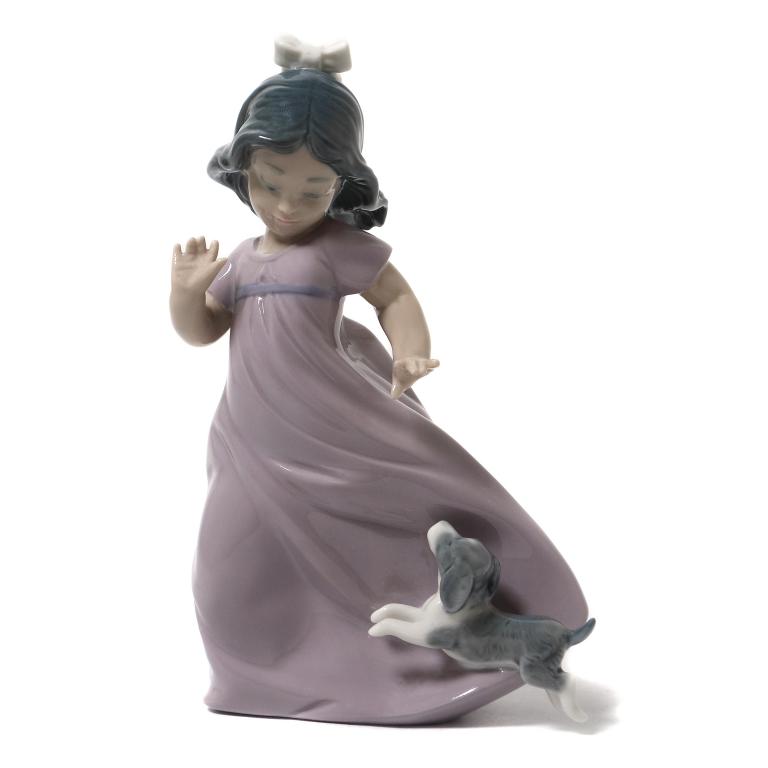 Фарфоровая фигура "Девочка с щенком". NAO by Lladro