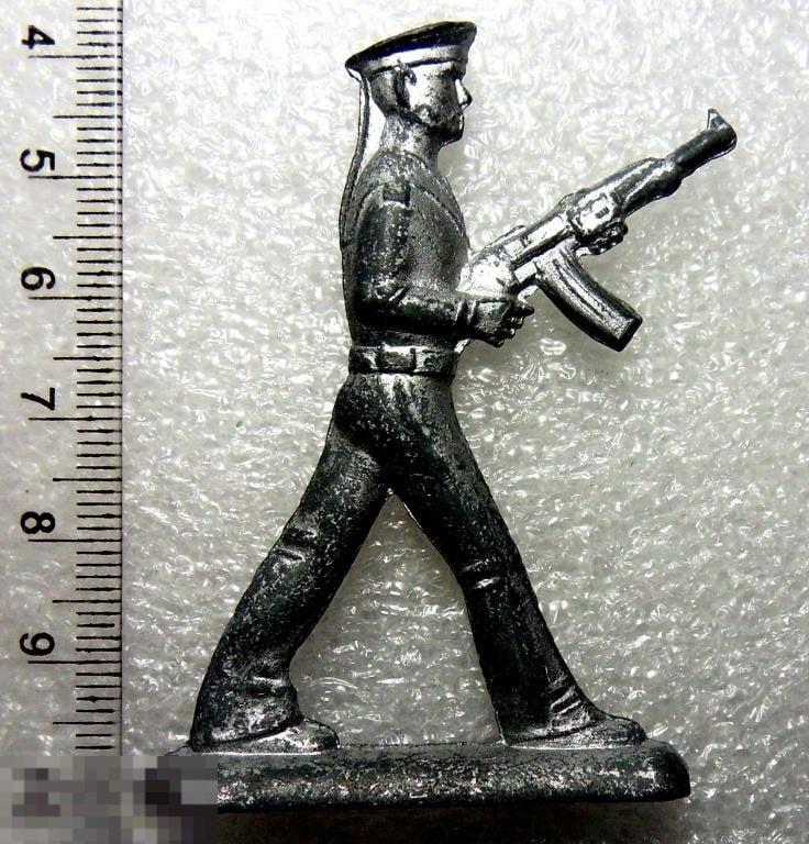 ОЛОВЯННЫЙ СОЛДАТИК МОРЯК МАТРОС №3 С5 старый!!!