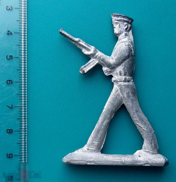 ОЛОВЯННЫЙ СОЛДАТИК МАТРОС МОРЯК С АВТОМАТОМ С1 (-1-2) старый