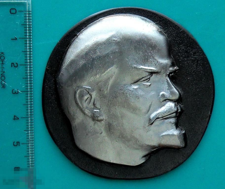 ЛЕНИН медаль памятная настольная тяж.мет. --- W* --- сохран!!!
