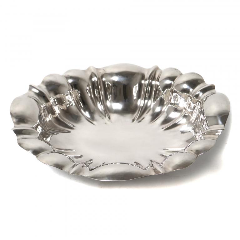 Серебряная ваза с фестончатыми краями. Германия