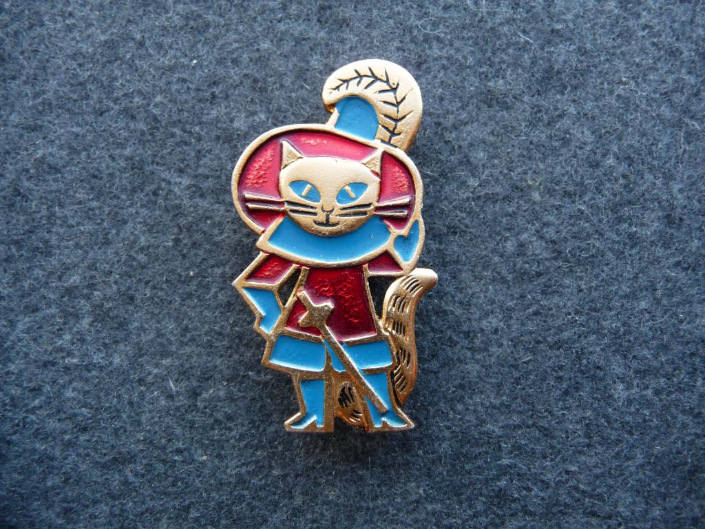 Детский значок : "Кот в сапогах" - Лёгкий. Нечастый. Клеймо ЛЮМ. Отличный.