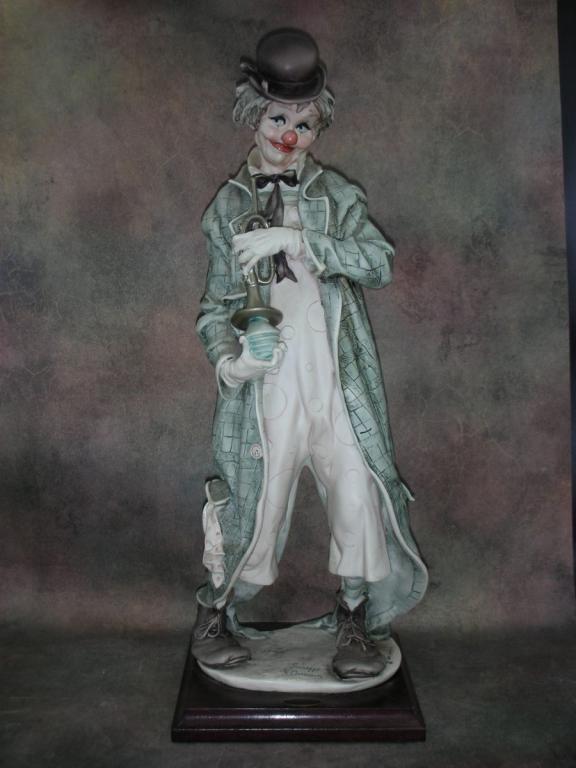 Статуэтка. Фарфор. Озорной клоун. Capodimonte. Италия